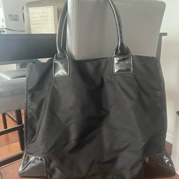 Tory Burch Black Tote Bag with Signature Logo - Picture 6 of 9